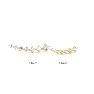 Gedetailleerde weergave van gouden ear crawlers van 20mm en 30mm met glanzende zirkonia