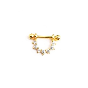 Makroaufnahme eines goldfarbenen U-Piercingrings mit sieben funkelnden weißen Zirkonia-Steinen
