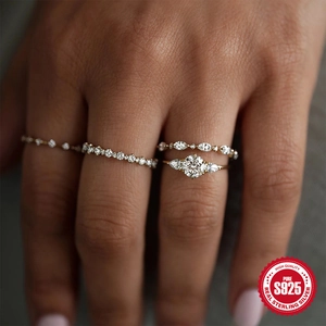 Set di anelli in argento S925 a sei griffe con diamanti e fedine impilabili da donna