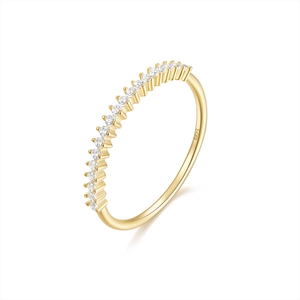 Elegante anello in argento S925 con fila singola di diamanti e finitura in oro