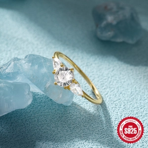 Classico anello in argento sterling S925 a tre pietre con diamanti rotondi e a pera