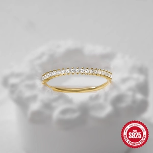 Anello half eternity minimalista in argento S925 con zirconi bianchi e placcato oro