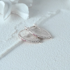 Close-up of S925 sterling silver fan-shaped earrings with gradient pink cubic zirconia