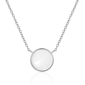 Detailansicht der S925 Silberhalskette mit rundem Perlmuttanhänger im minimalistischen Stil