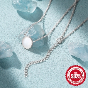 Elegante Halskette aus 925 Sterling Silber mit rundem Perlmutt Anhänger für Damen