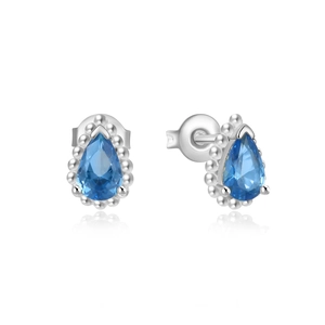 Detail van peervormige blauwe zirkoon oorknopjes in S925 sterling zilver met kralenrand