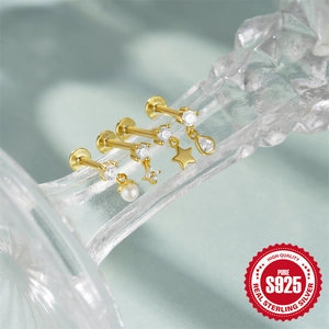 Set di quattro orecchini a lobo in argento S925 placcato oro con motivi a stella e perla