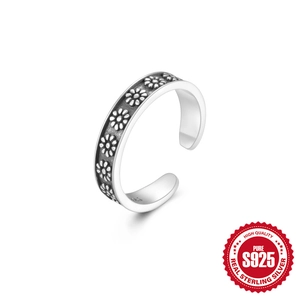 S925 sterling zilveren open teenring met delicate reliëf madeliefje bloempatronen