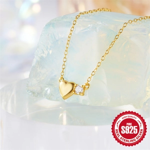 Minimalistische S925 Silber Gold Herzanhänger Halskette mit funkelndem Zirkonia-Stein