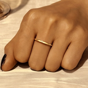 Close-up of a minimalist S925 silver ring with a single diamond on a hand