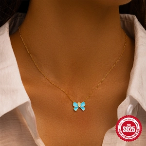 Elegante S925 sterling zilveren ketting met blauw emaille strikje en sprankelende zirkonia