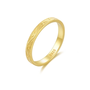 Detaillierte Nahaufnahme des S925 Sterling Silber Rings mit feiner floraler Reliefgravur