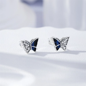 Détails de boucles d'oreilles papillon en argent avec émail bleu et zircons brillants