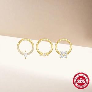 Set di tre anelli da naso in argento S925 dorato con disegni geometrici in zircone