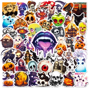 Flaches Layout mit fünfzig Halloween-Aufklebern mit Kürbissen, Totenköpfen und Monstern