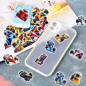 Dettaglio di adesivi per auto da corsa F1 su cover per telefono con vinili impermeabili