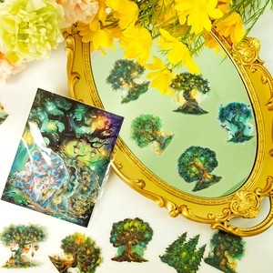 Détail de stickers PET arbres magiques imperméables avec fini holographique et carte