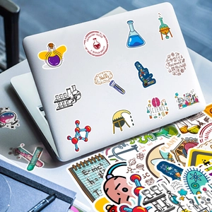 50 adesivi scientifici impermeabili con boccette e molecole su un laptop bianco