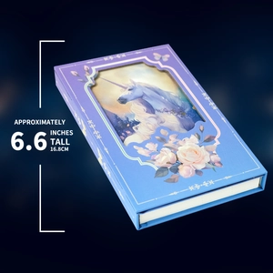 Dettaglio dell'altezza di 16,8 cm del quaderno unicorno con copertina rigida sfumata