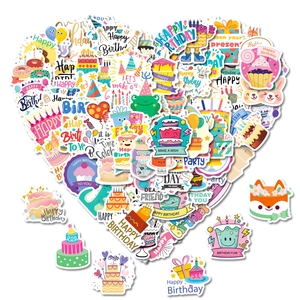 Diseño creativo en forma de corazón con pegatinas de cumpleaños de pasteles y globos