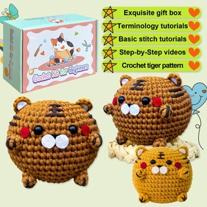Kit per uncinetto per principianti con due graziose bambole tigre in una scatola regalo
