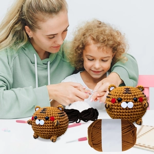 Kit de crochet DIY tigre comprenant pelotes de laine, crochets et figurines finies