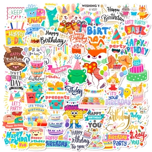 Primer plano de pegatinas de cumpleaños con animales, tartas y decoraciones de fiesta