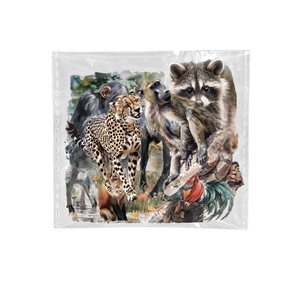 Detailopname van transparante PET-stickers met realistische dieren in een opbergzakje