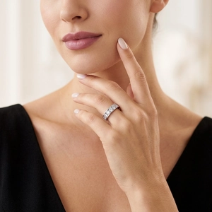 Elegant S925 sterling silver eternity ring featuring a row of sparkling moissanite stones