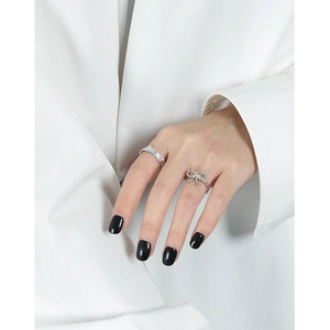 Minimalist S925 sterling silver bow ring set with textured band on model's hand