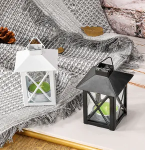 Lanterne classiche in metallo bianco e nero con pannelli in vetro e anello superiore