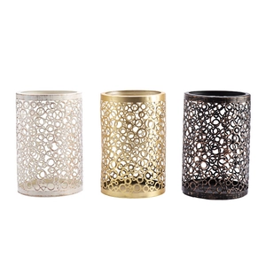 Drei hohle Metallkerzenhalter mit Kreismuster in Weiß, Gold und Bronze-Optik
