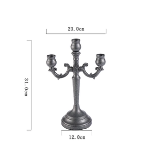 Detaillierte Maße des 3-armigen Metallkerzenhalters mit 31cm Höhe und 23cm Breite