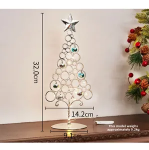 Metallring-Weihnachtsbaum mit LED-Lichtern und Glocken, 32,0 cm Höhe und 14,2 cm Breite