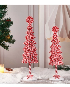 Miniatur-Zuckerstangen-Weihnachtsbäume mit rot-weißen Wirbeln auf künstlichem Schnee-Hintergrund