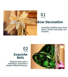 Details von Christbaumschmuck mit goldener Schleife und grüner Metallglocke