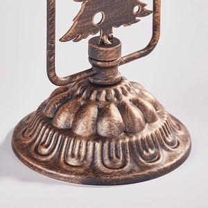 Bougeoir rétro en fer bronzé avec base en relief et motif de sapin de Noël décoratif