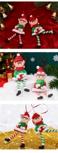 Handgefertigte Weihnachtsfiguren aus Polymer-Ton mit hängenden Beinen und Dekorationen