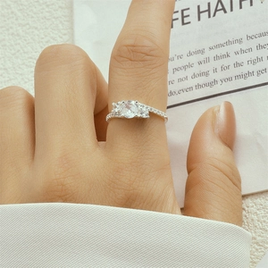 Close-up of S925 sterling silver ring featuring a clear zircon stone and floral design