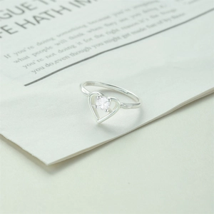 Detailed view of S925 sterling silver ring featuring heart-shaped setting and round zircon
