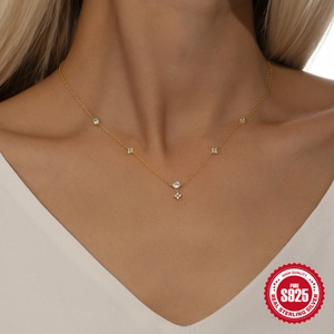 Elegante collar de plata ley 925 dorada con flores de circonita y dijes de estrella