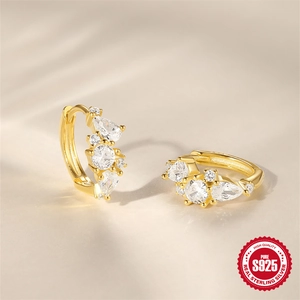 Orecchini a cerchio geometrici in argento 925 con zirconi a grappolo scintillanti da donna