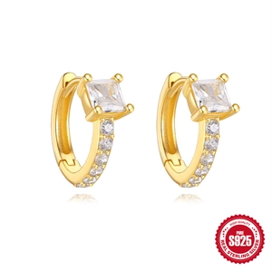 Orecchini a cerchio in argento S925 con zircone quadrato e finitura dorata