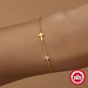 Eleganter S925 Sterling Silber Gold Armband mit Kreuz und Zirkon Blume Charms für Damen