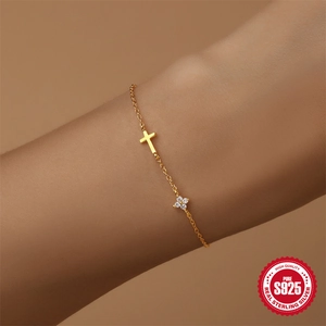 Elegantes S925 Sterlingsilber Goldarmband mit Kreuz und Zirkonia Blumenanhänger