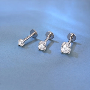 Detaillierter Größenvergleich von drei S925 Sterling Silber Moissanit Ohrsteckern