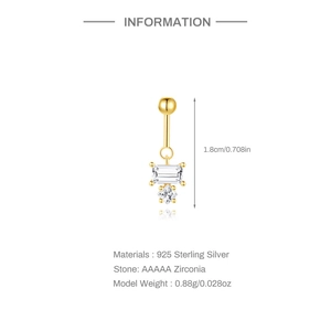 Detail van een 925 zilveren navelpiercing met hoogwaardige AAAAA-zirkonia stenen