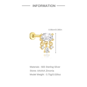 Détail d'un clou d'oreille carpe koi en argent S925 avec zircons AAAAA brillants