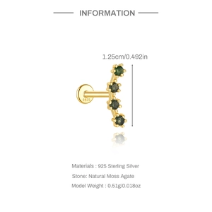 Detail eines s925 Gold-Labret-Ohrrings mit vier natürlichen Moosachaten in Bogenform