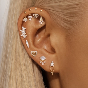 Clous d'oreilles en argent S925 dorés avec motifs koi et géométriques sertis de diamants